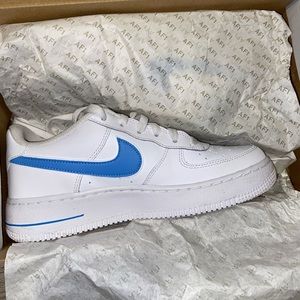 Nike Me/ 6Y GS /size 8